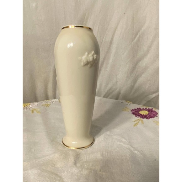 Lenox Bone China, Embossed Rose, Bud Vase 5 ¾" Porcelain with metallic gold trim - Picture 2 of 13